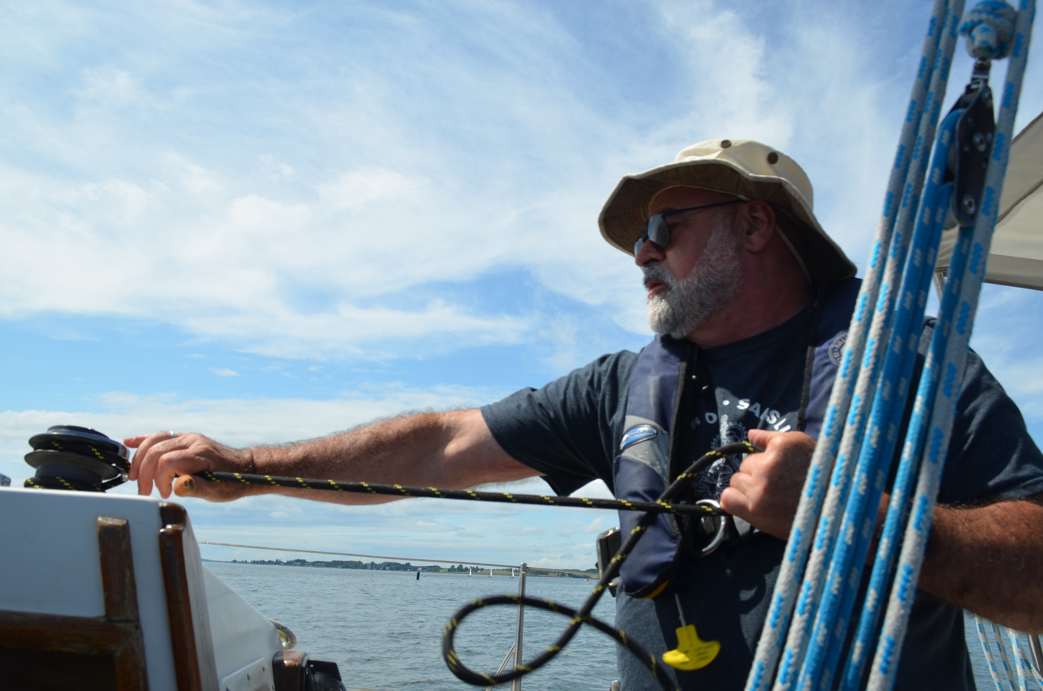 Le son du silence : l'adj Stephen Marinelli participe à un camp de voile Sans Limties Image