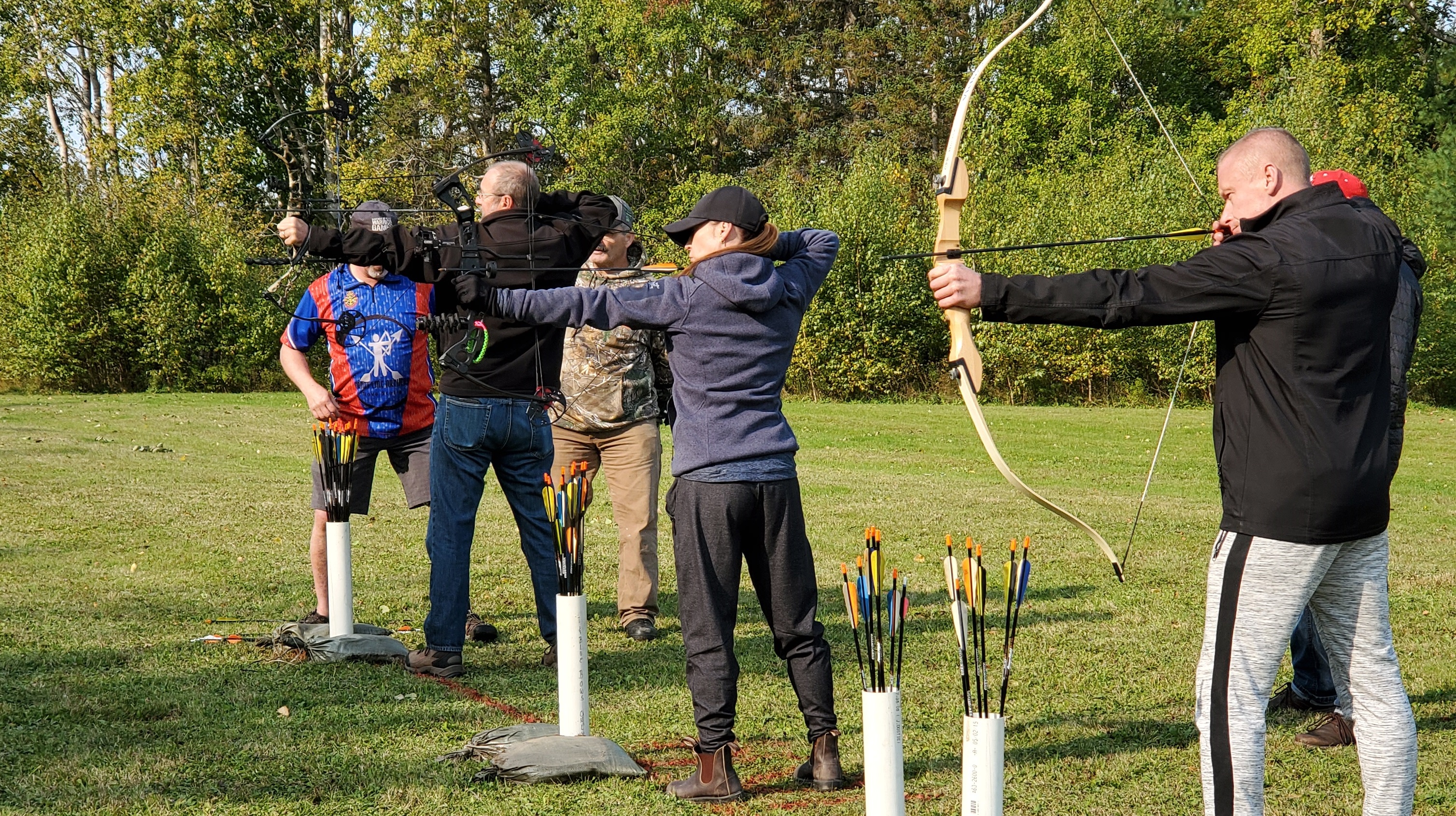 Sgt. Steve Murgatroyd est l'hôte d'un événement de tir à l'arc sur sa ferme Image