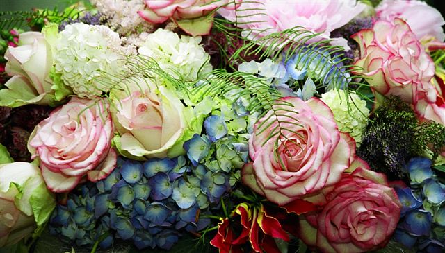 FLOWER ARRANGMENT: Twyla's Flower Farm Image